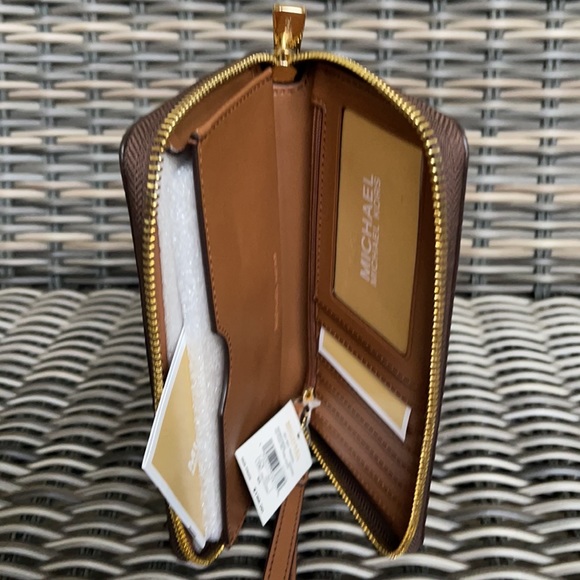 Michael Kors Jet Set Travel Lg Flat Multifunctional Phone Case-Wristlet-Wallet - Picture 9 of 16